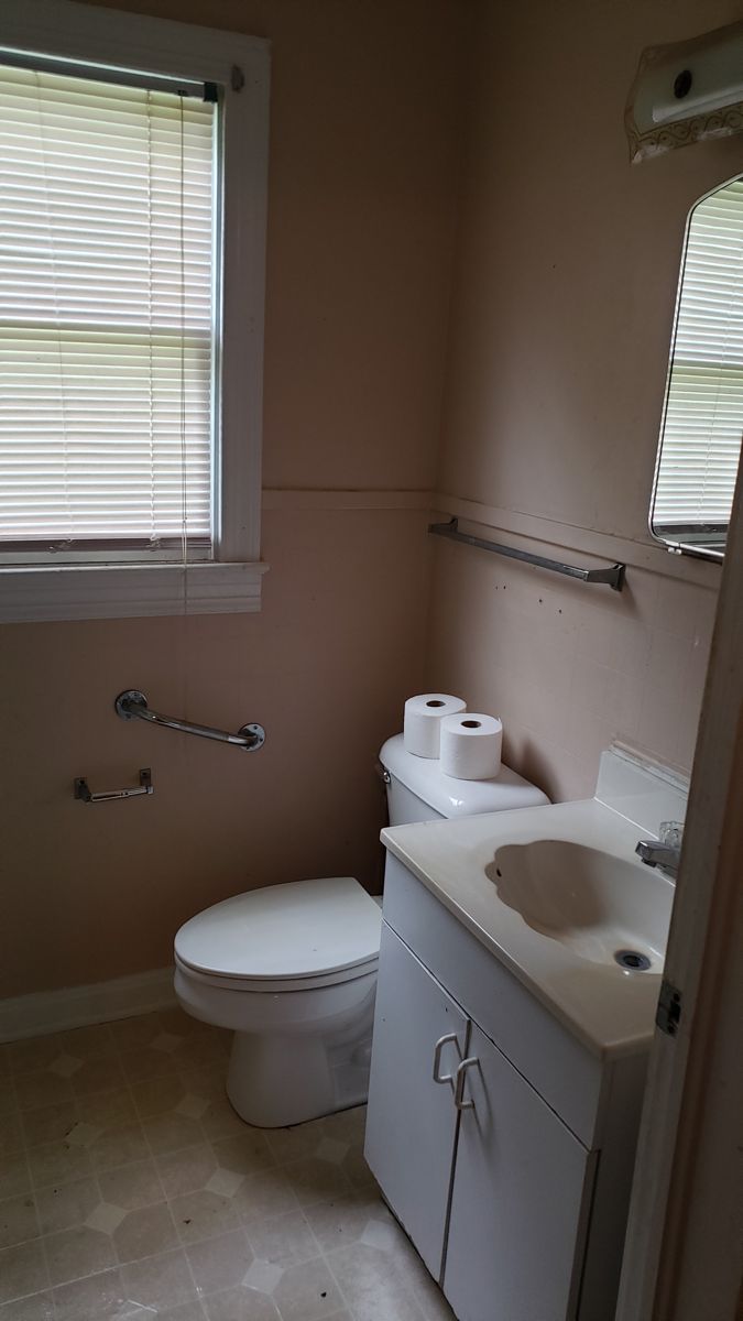 Bathroom before remodel